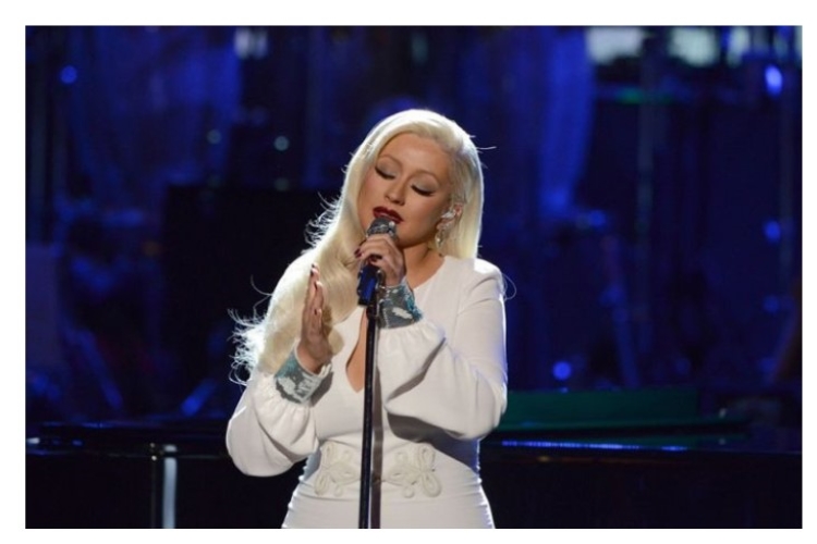 งบแฟชั่น 12 อันดับแรกของ Christina Aguilera